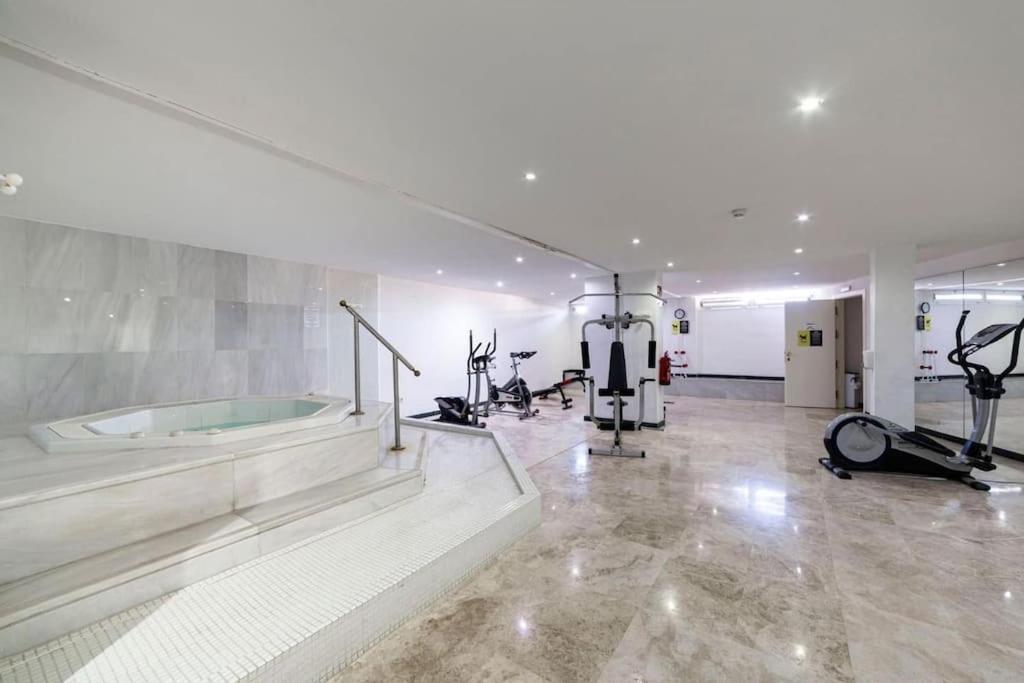 Couples Only, Beautiful 1 Bedroom Apartment In Victoria Building Мохакар Екстер'єр фото
