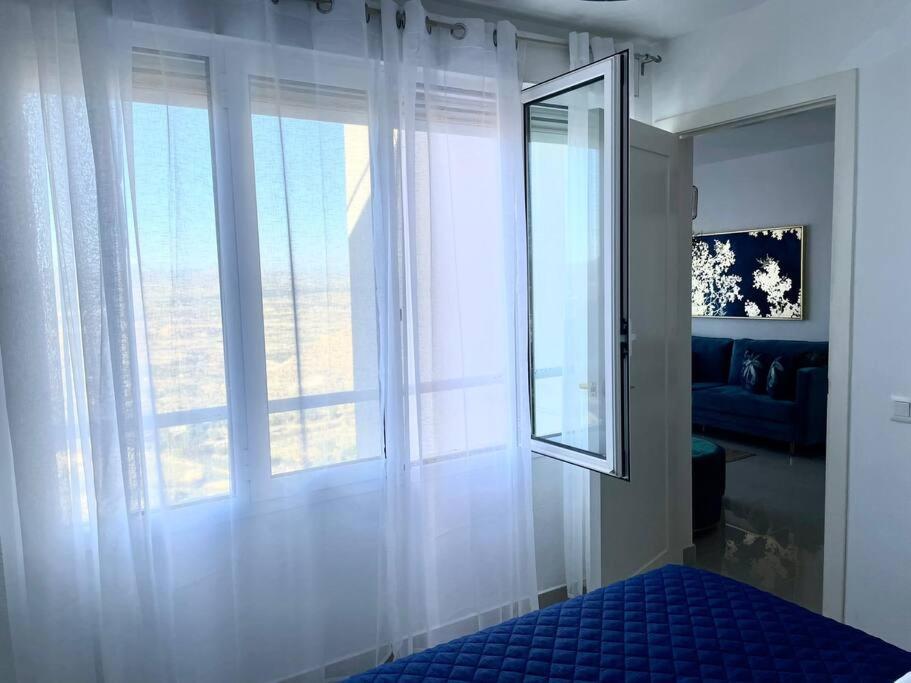 Couples Only, Beautiful 1 Bedroom Apartment In Victoria Building Мохакар Екстер'єр фото
