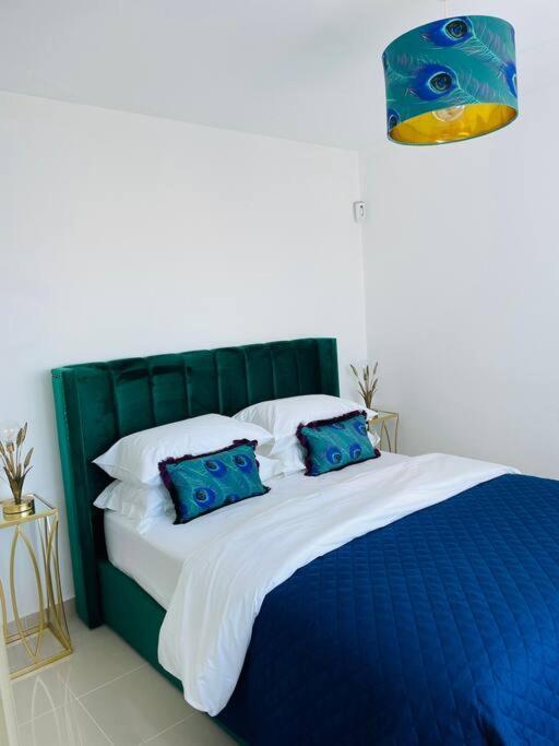 Couples Only, Beautiful 1 Bedroom Apartment In Victoria Building Мохакар Екстер'єр фото