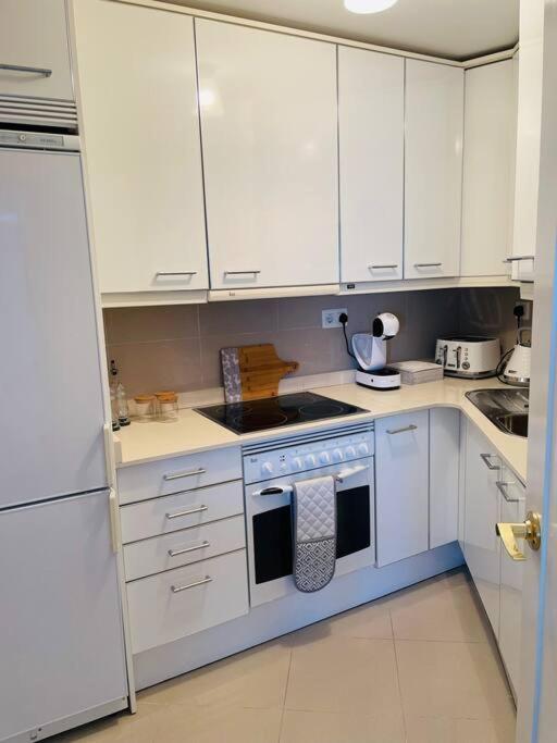 Couples Only, Beautiful 1 Bedroom Apartment In Victoria Building Мохакар Екстер'єр фото